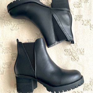 Ankle chunky boots 🖤